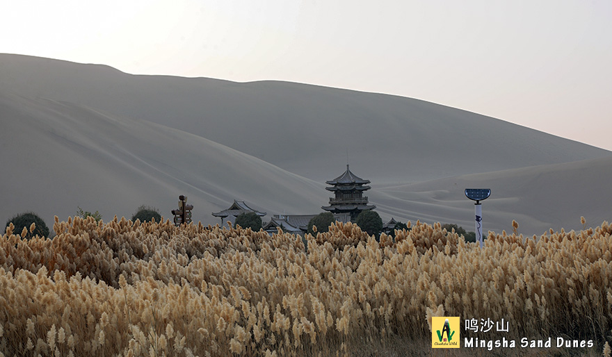 鸣沙山Mingsha-Sand-Dunes